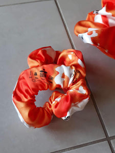 Orange and white I am queen cunt Wristie - Cutie Scrunchie